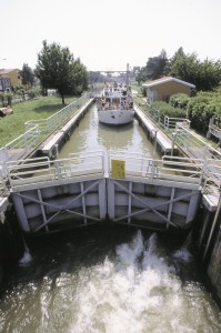 Navigazione fiume Brenta - Motnave in conca Mira